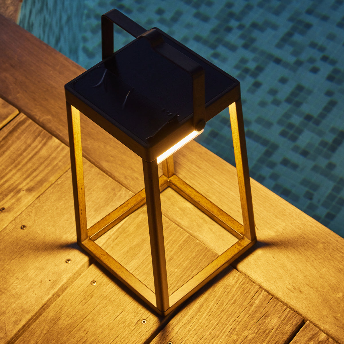 Kabellose Designer-Laterne aus Aluminium mit Metallgriff warmweiße LED SANTORIN WHITE H47cm