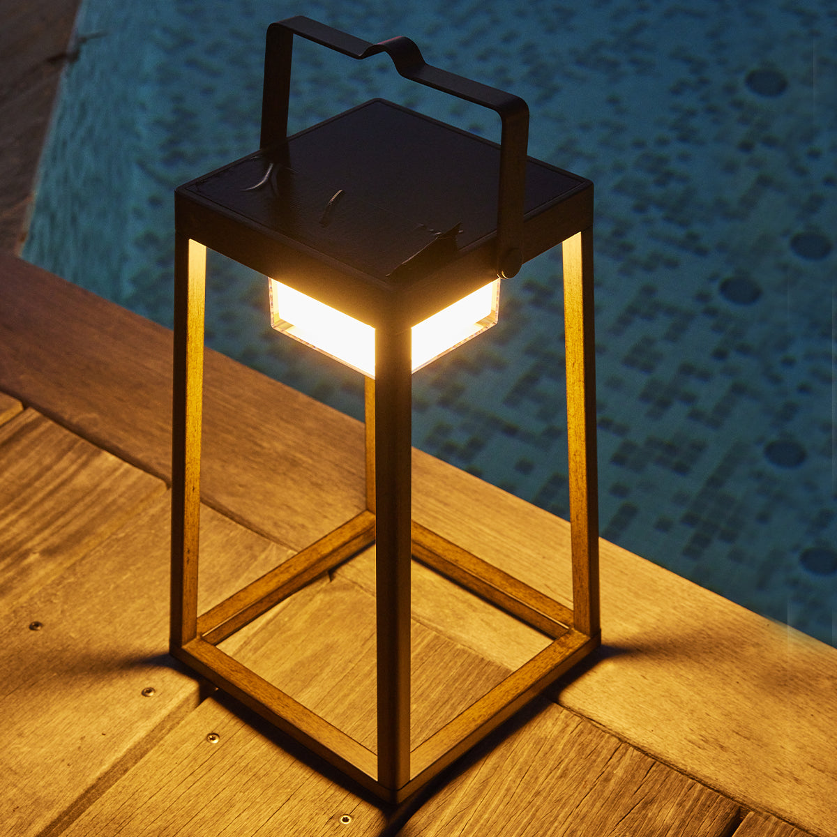 Kabellose Designer-Laterne aus Aluminium mit Metallgriff warmweiße LED SANTORIN WHITE H47cm