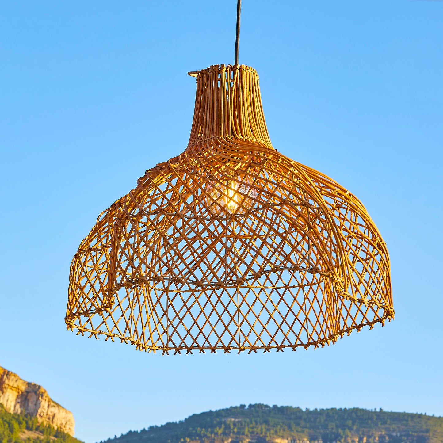 Netzbetriebene Pendelleuchte für den Außenbereich MYKONOS OUTDOOR CABLE im natürlichen Rattan-Bohème-Stil 5m Kabellänge
