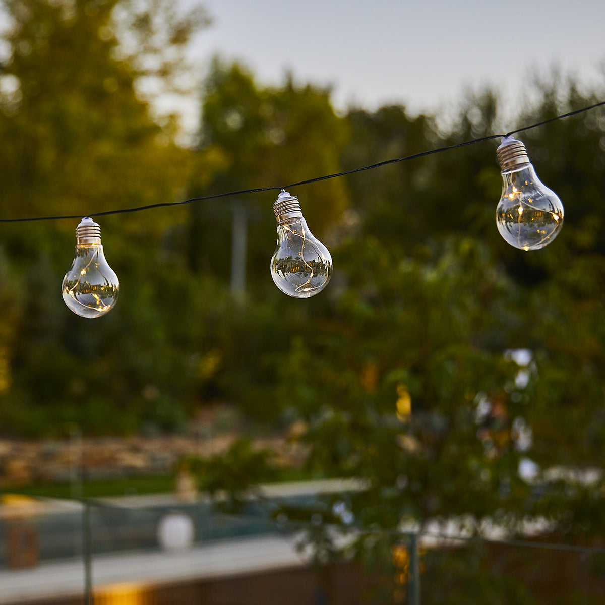 Lot de 2 guirlandes lumineuses solaires 10 globes effet étoilé micro LED blanc chaud 2x FANTASY STAR SOLAR 8m