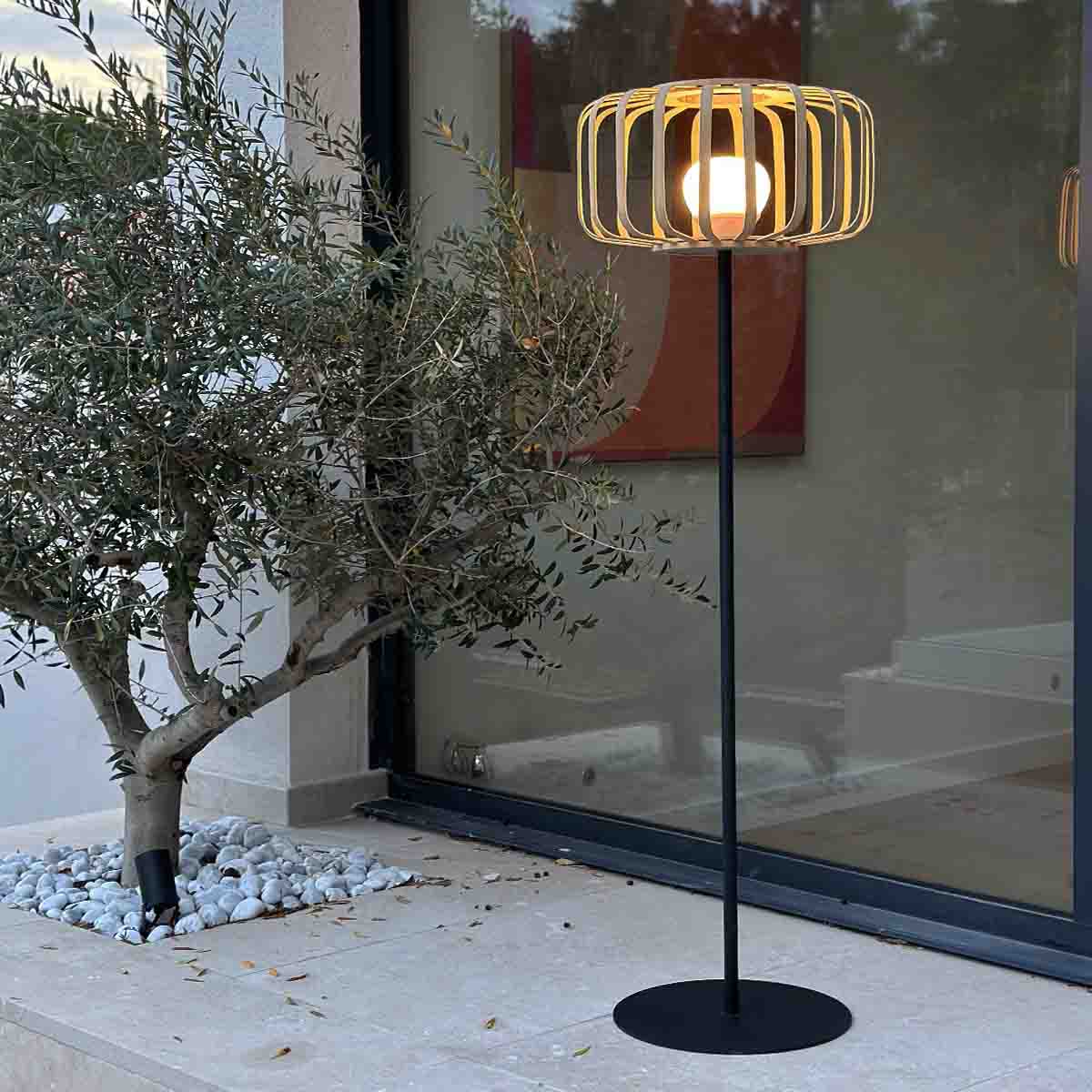 STANDY BAMBOU dimmbare weiße und mehrfarbige LED-Stehlampe mit Metallfuß, kabellos, aus natürlichem Bambus, H150 cm, mit Fernbedienung