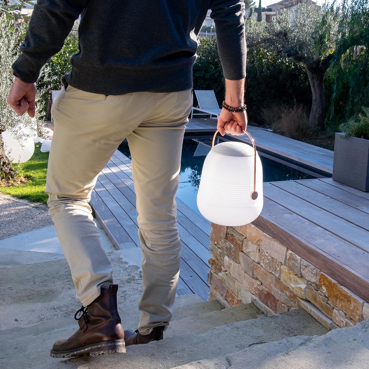 Lampe enceinte bluetooth sans fil poignée cuivre LED blanc/multicolore dimmable BOB STATION H33cm avec télécommande - REDDECO.com