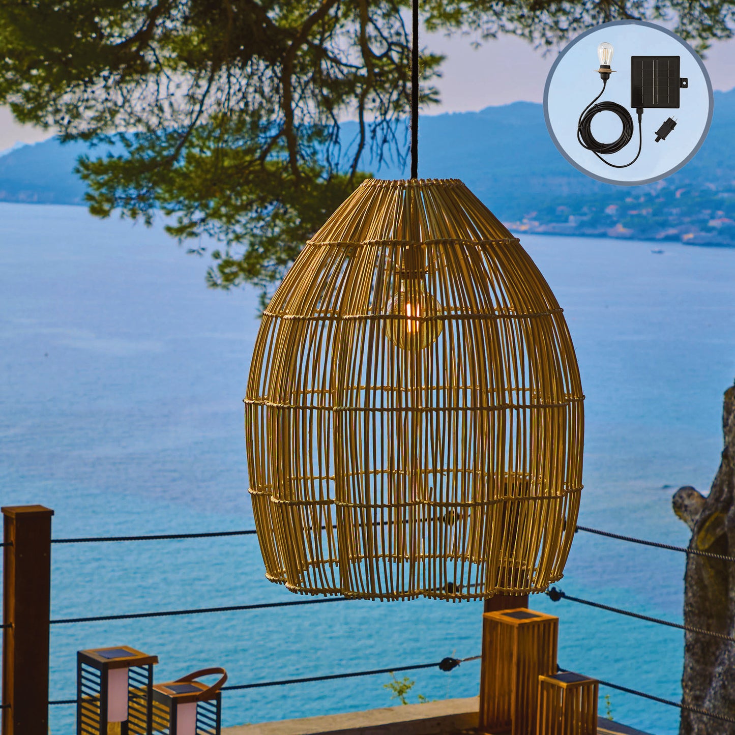 Suspension solaire AVILA SOLAR en rotin naturel avec câble hybride secteur et solaire 5m de longueur