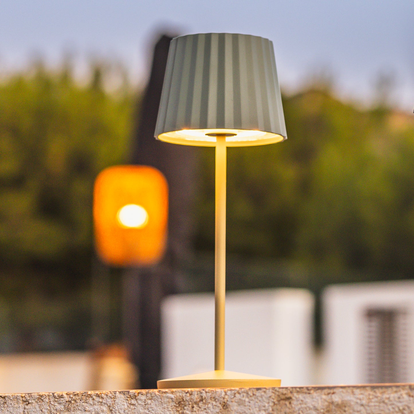 Lot de 6 Lampe de table sans fil LED blanc chaud dimmable ABBY OLIVE H29cm Vert Olive avec plateau de chargement