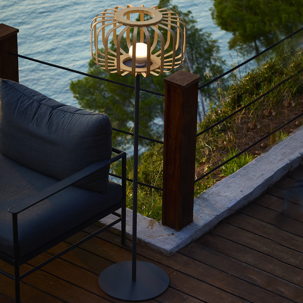 STANDY BAMBOU dimmbare weiße und mehrfarbige LED-Stehlampe mit Metallfuß, kabellos, aus natürlichem Bambus, H150 cm, mit Fernbedienung