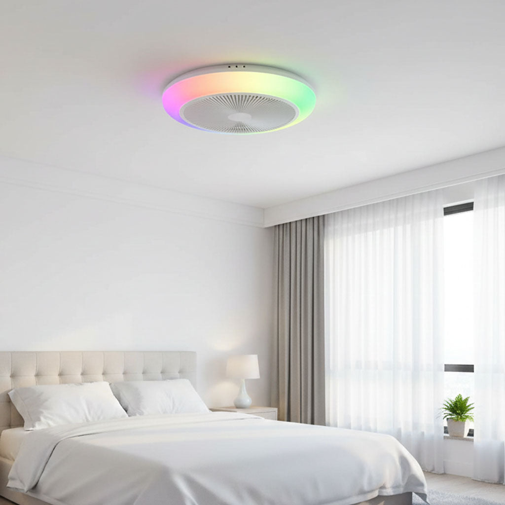 Ventilateur de Plafond Compact LAGUNA 46cm avec Éclairage LED RGB Multicolore 24W Puissant Petit Ventilateur Silencieux 40dB pour Chambre Enfant et Bureau Moteur DC 10W Basse Consommation Sécurité Maximale avec Télécommande Plafonnier 3500 Lumens Blanc