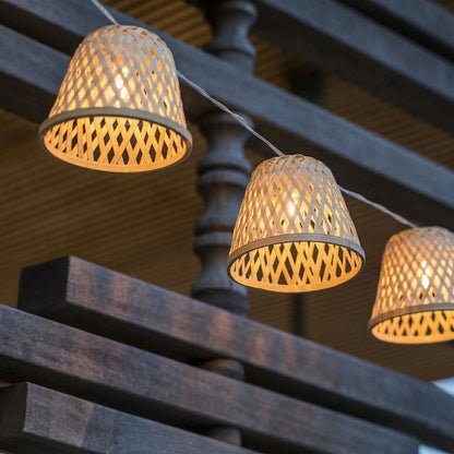 Solarbetriebene Lichtergirlande mit natürlichem Bambusstecker 10 warmweiße LED-Lampenschirme CHILL HYBRID 3,80m