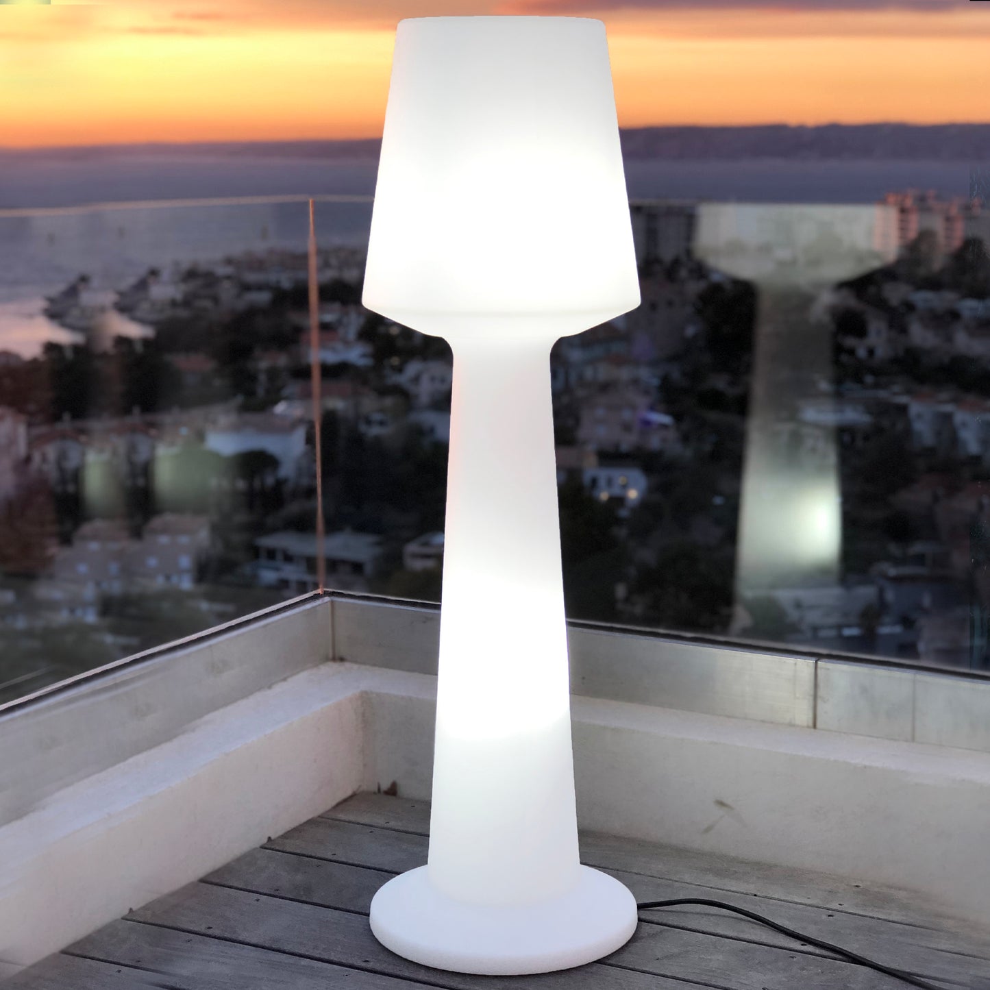 Designer-Stehleuchte mit Kabel für den Außenbereich leistungsstarke weiße LED-Beleuchtung AUSTRAL H110cm E27-Sockel