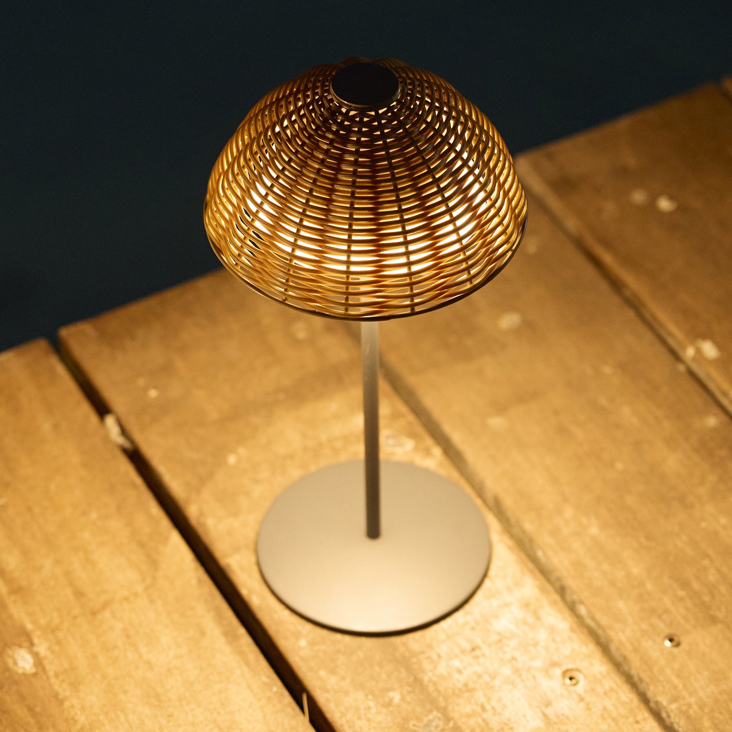 Lampe de table sans fil polyrotin blanc dimmable FAROE H30cm