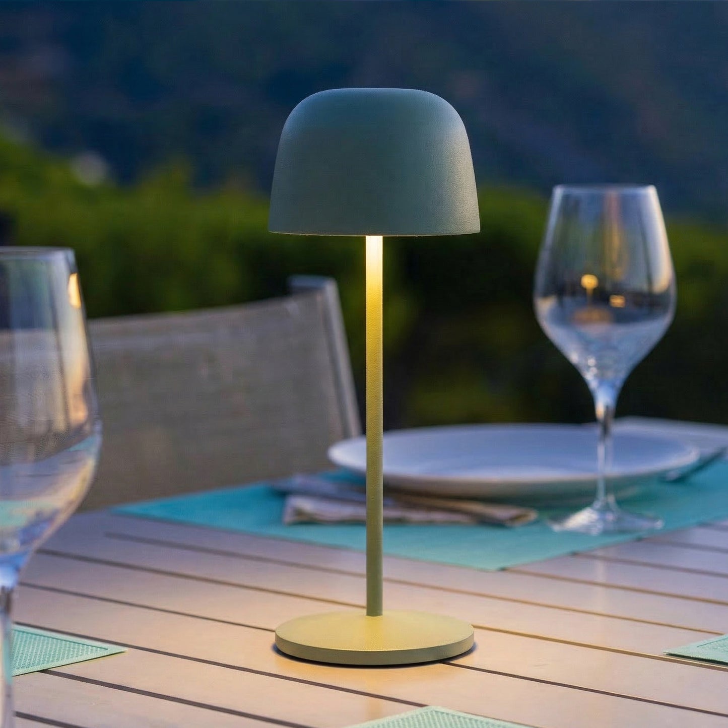 Lampe de table touch sans fil en aluminium vert olive LED SOPHIA OLIVE blanc dimmable H28cm