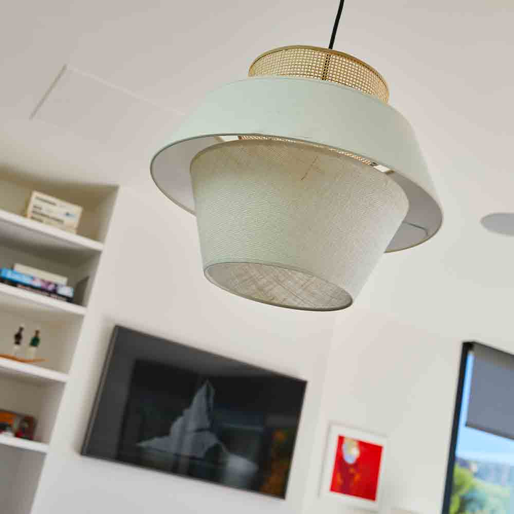 Lampenschirm CAROLINA für den Innenbereich aus Baumwolle und Juterohr mit Metallband für elektrische Fassung E27