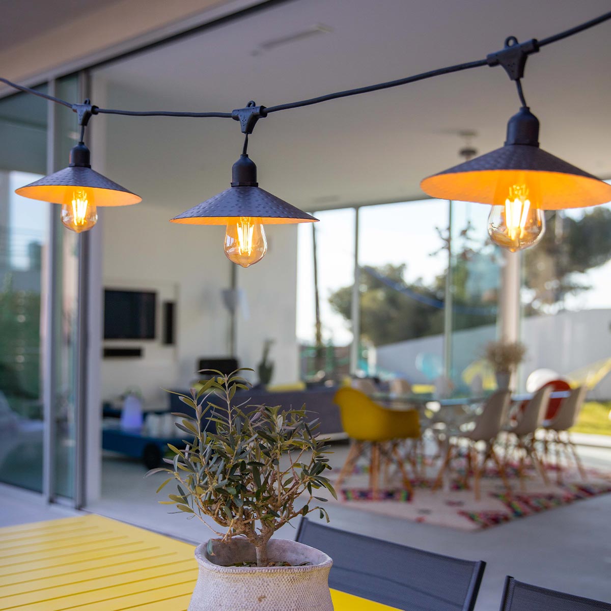 Außen anschließbare Lichtergirlande mit Stahlschirm im Vintage-Stil 10 Glühlampen E27-Fassung warmweiß LED VINTY LIGHT CONNECTABLE 6m
