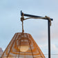 Grauer Lampenständer aus Metall HOLD ME 150cm