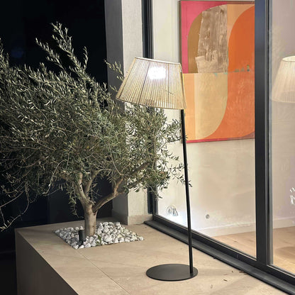 OCTAVIO dimmbare weiße und mehrfarbige LED-Stehlampe mit Metallfuß, kabellos, H170 cm, mit Fernbedienung